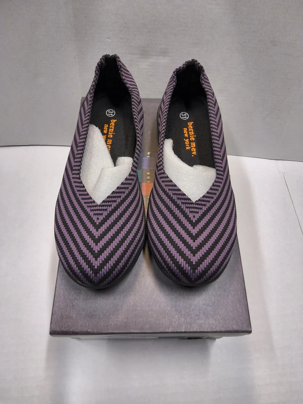 New In Box bernie mev. Girls Purple and Black Chevron Slip-On Flats Size 31
